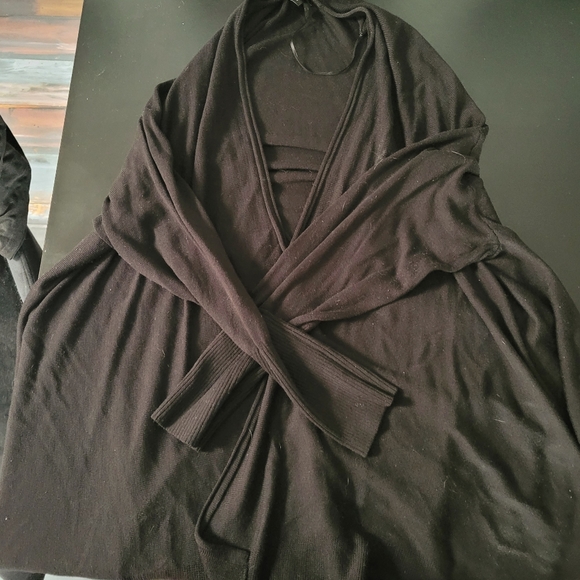 Cape - Picture 2 of 3